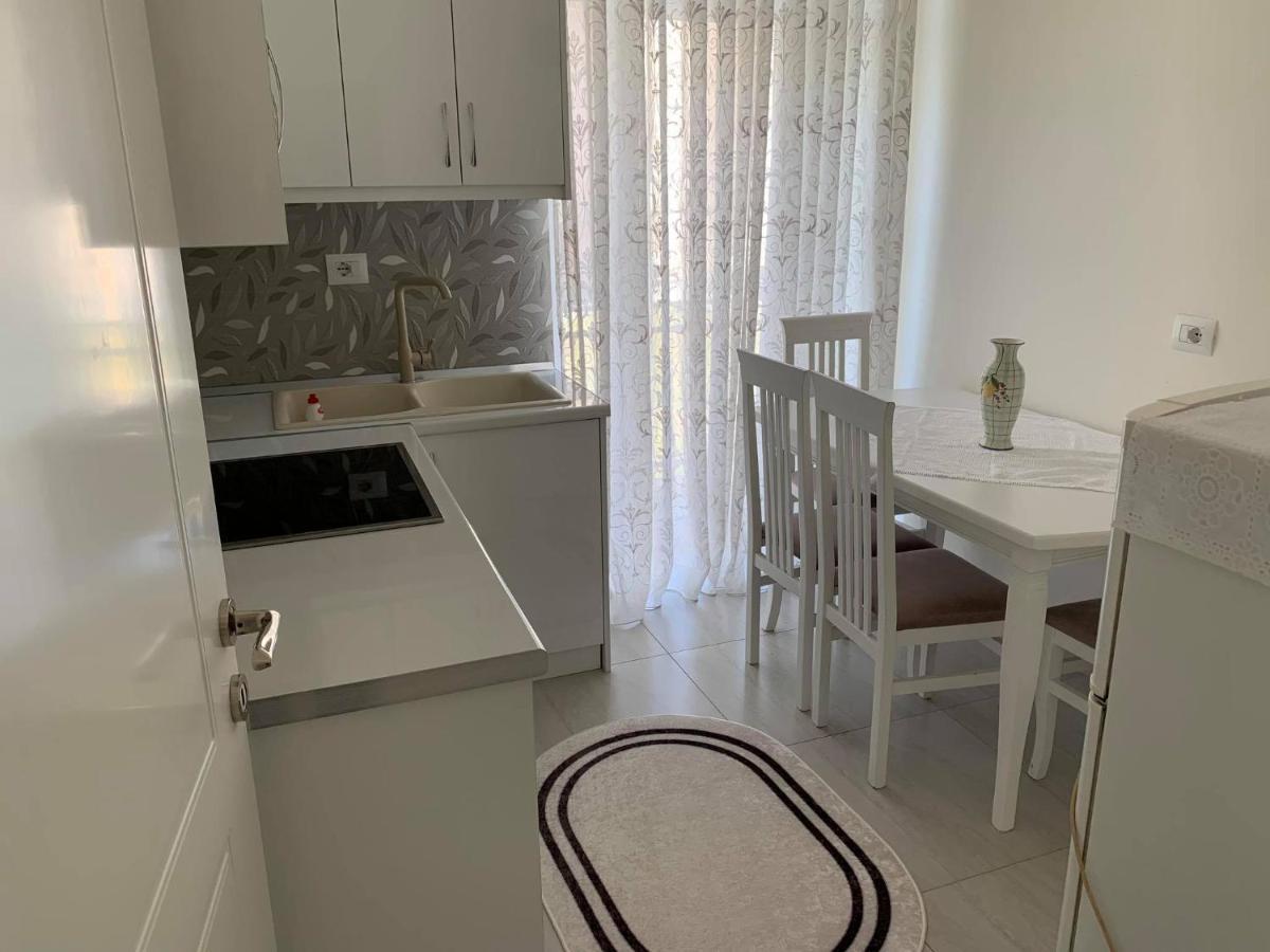 Apartament Oresti Korce Eksteriør bilde
